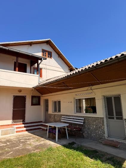 Casă individuală cu 5 camere cu Canalizare în Ghirdoveni
