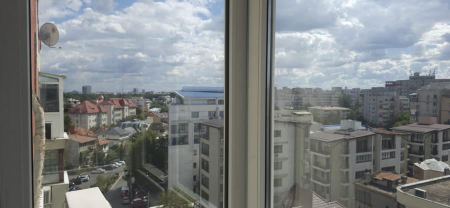 Apartament cu 2 camere decomandat în Arcul de Triumf