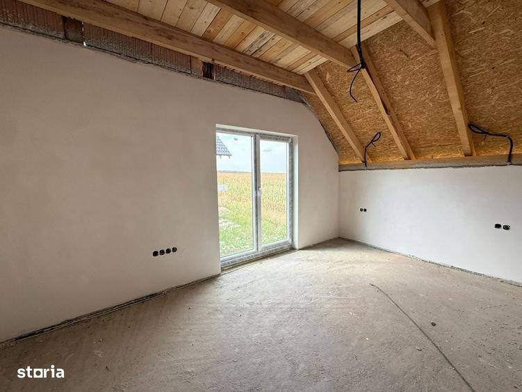 Casă cu 4 camere cu Teren 540 Mp în Șura Mare