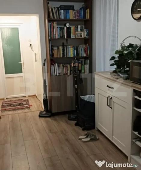 Apartament cu 3 camere semidecomandat în Central
