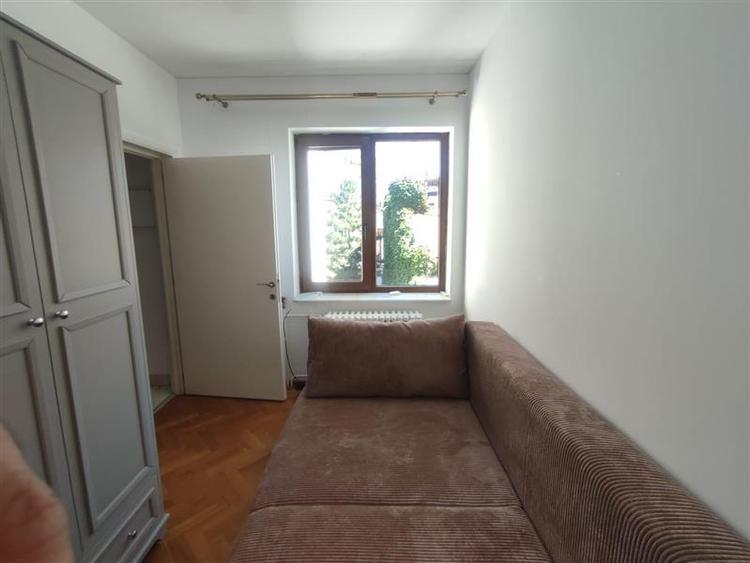 Casă cu 4 camere cu Teren 275 Mp în Tineretului