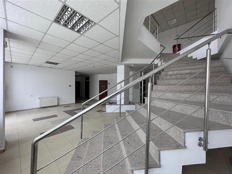Spațiu comercial, de 500 mp, în Exterior Vest