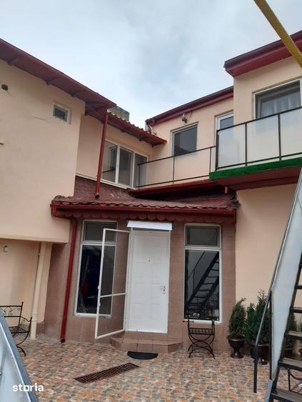Casă cu 7 camere decomandat cu Teren 183 Mp în Faleza Nord