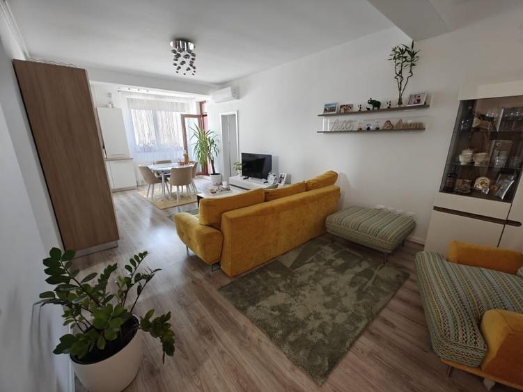 Apartament cu 3 camere decomandat, mobilat în Tomis Nord