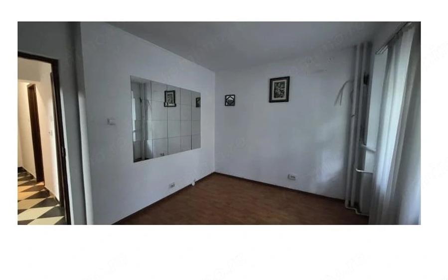 Apartament cu 3 camere decomandat în Decebal
