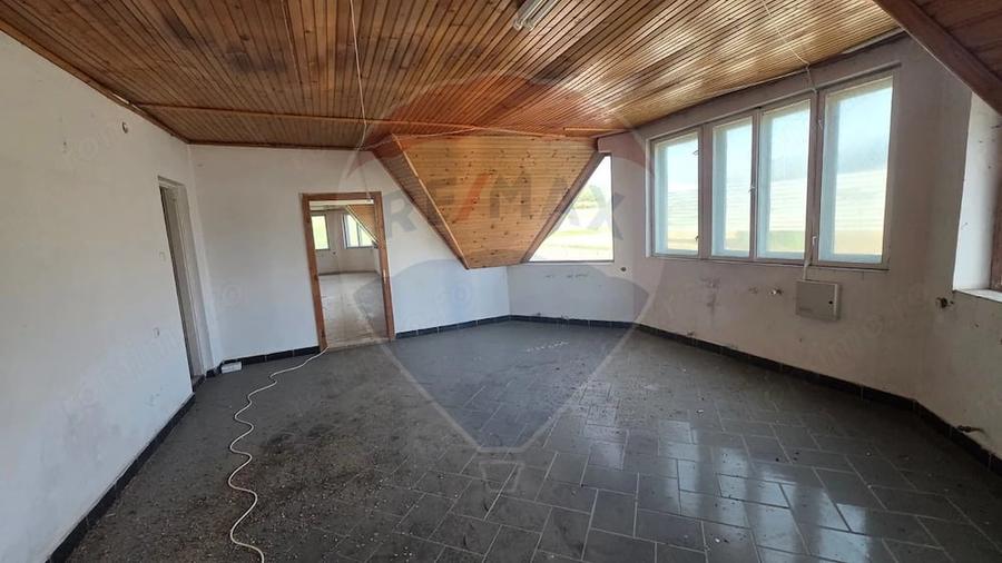 Spațiu comercial, de 400 mp, în Ațel