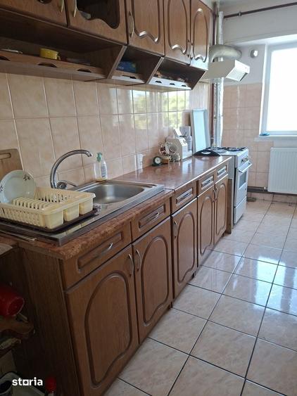 Apartament cu 4 camere decomandat în Rovine