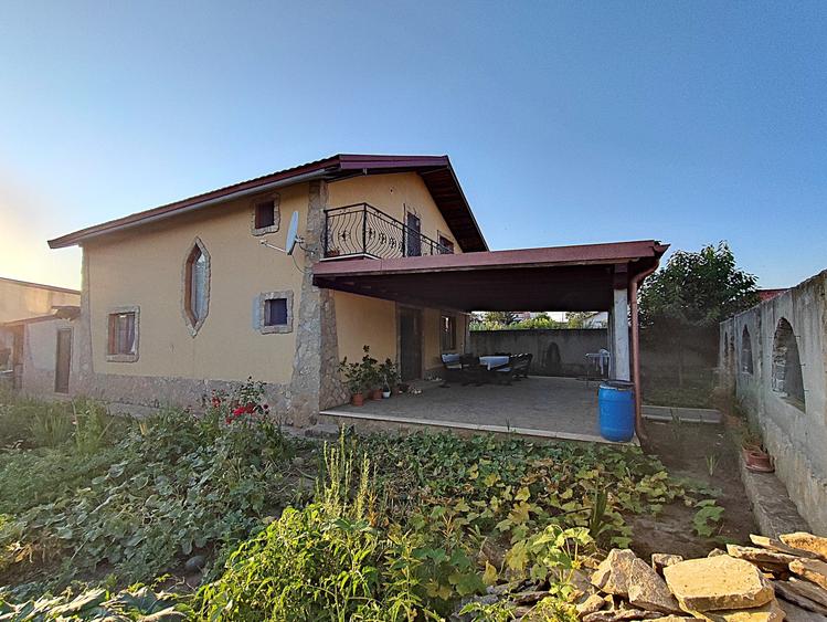 Casă cu 5 camere cu Canalizare în Valu lui Traian
