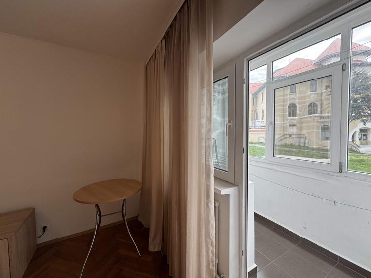 Apartament cu 2 camere decomandat în Orașul de Jos