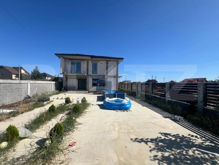 Casă individuală cu 5 camere cu Canalizare în Malu Mare