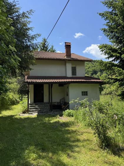 Casă individuală cu 4 camere cu Teren 3500 Mp în Lunca Gârtii