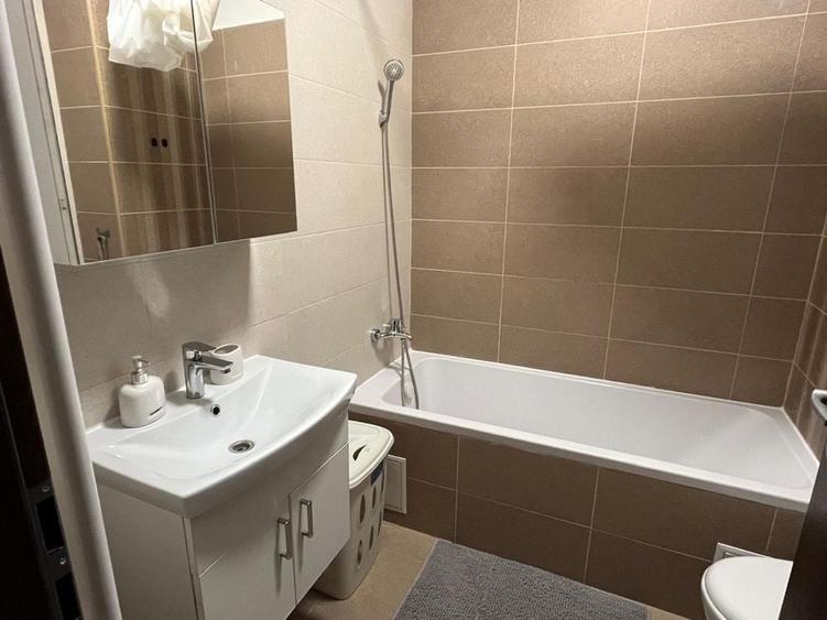 Casă cu 2 camere decomandat în Central