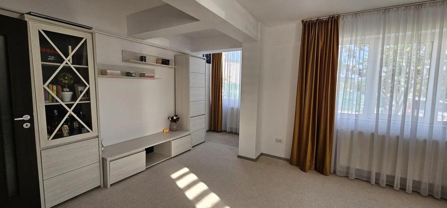 Apartament cu 3 camere decomandat, mobilat în Bucium