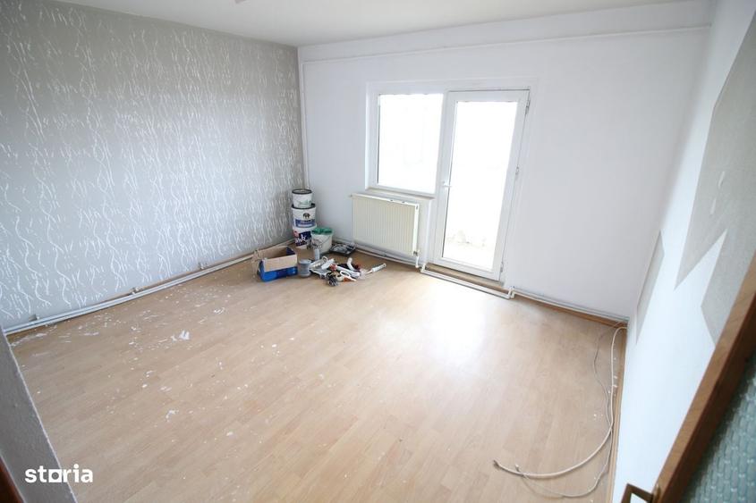 Apartament cu 4 camere decomandat în Micro 17
