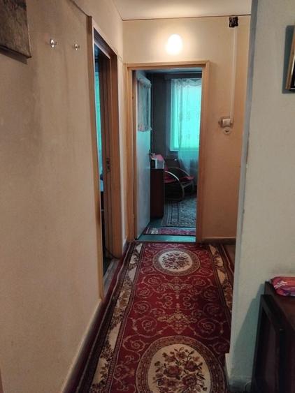 Apartament cu 3 camere decomandat în Zăvoi