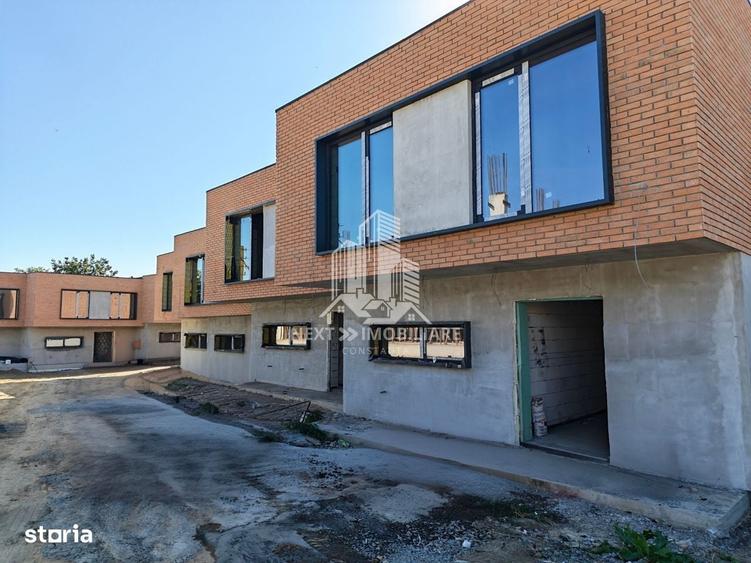 Casă cu 4 camere în Palazu Mare
