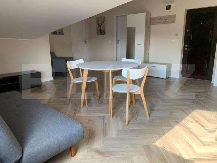 Apartament cu 3 camere semidecomandat, mobilat în Florești