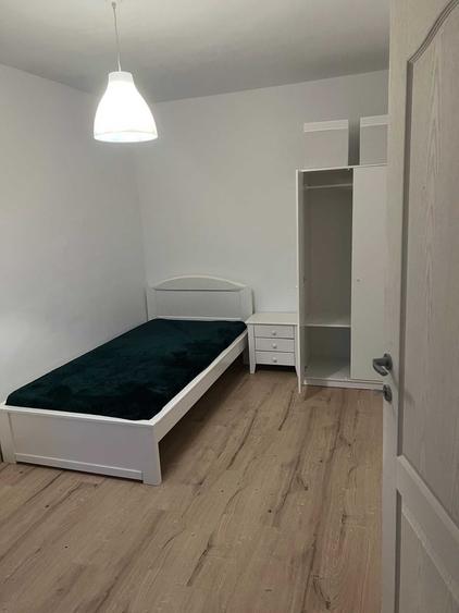 Apartament cu 3 camere semidecomandat în Complex Studențesc