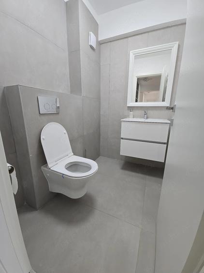 Apartament cu 3 camere decomandat în Baicului