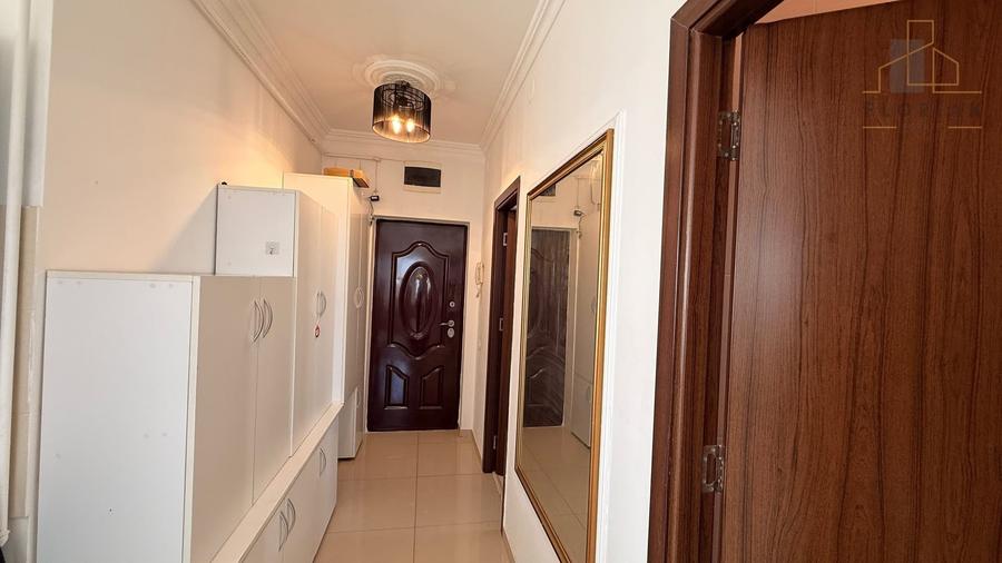 Apartament cu 3 camere decomandat în Girocului