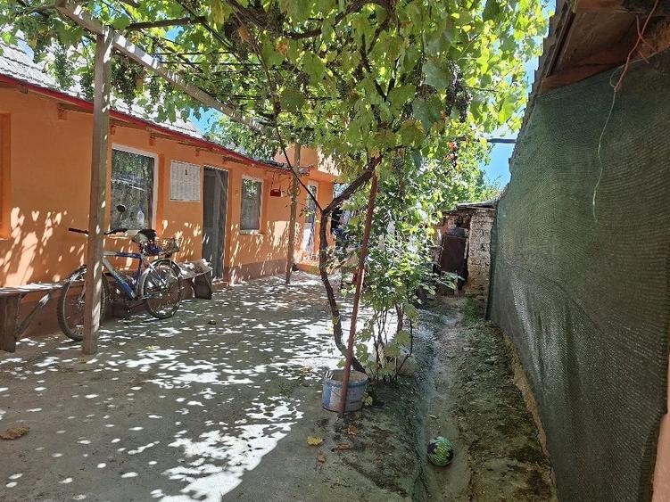 Casă cu 5 camere cu Teren 370 Mp în Lumina