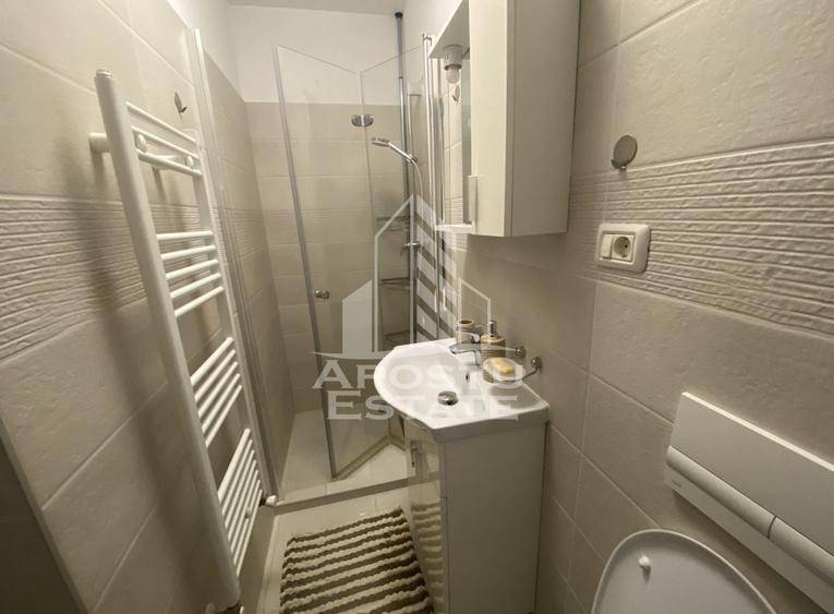 Apartament cu 3 camere decomandat, mobilat în Torontalului