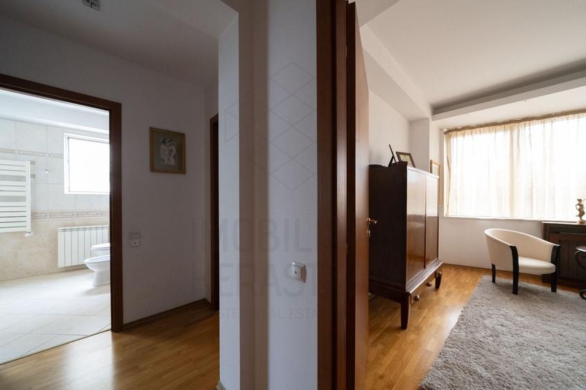 Apartament cu 3 camere decomandat, mobilat în Primăverii