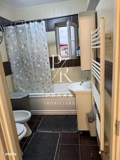 Apartament cu 3 camere semidecomandat în Luna