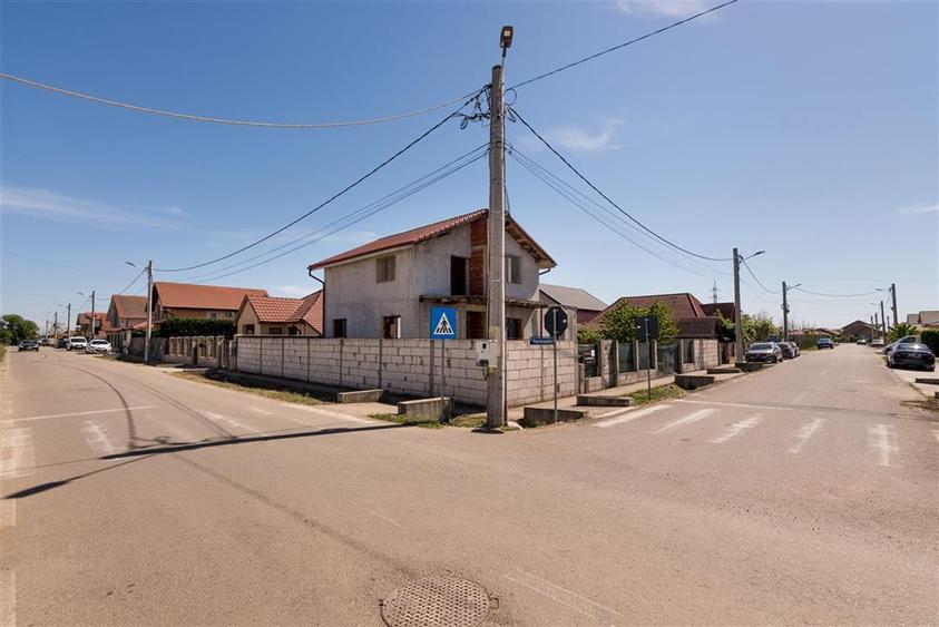 Casă cu 4 camere cu Teren 431 Mp în Sântandrei