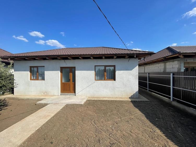 Casă cu 2 camere cu Teren 700 Mp în Piscu