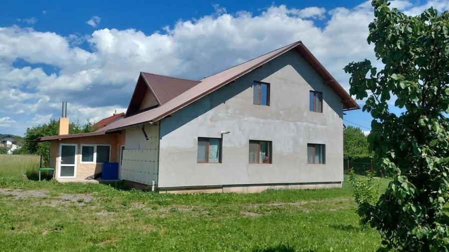 Casă cu 4 camere în Brebu
