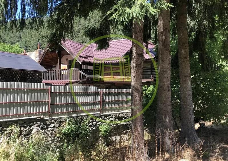 Casă individuală cu 6 camere cu Canalizare în Rășinari