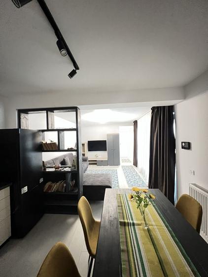 Apartament cu 2 camere decomandat în Trocadero