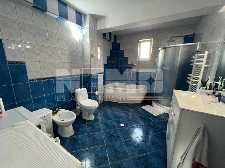 Apartament cu 4 camere decomandat, mobilat în Periferie