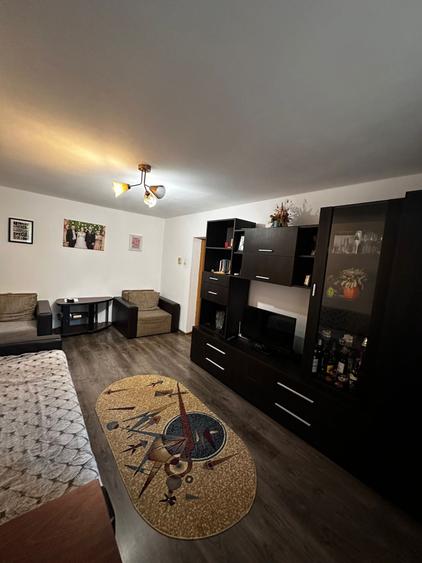 Apartament cu 2 camere semidecomandat, mobilat în Podu Roș — fotografia 3