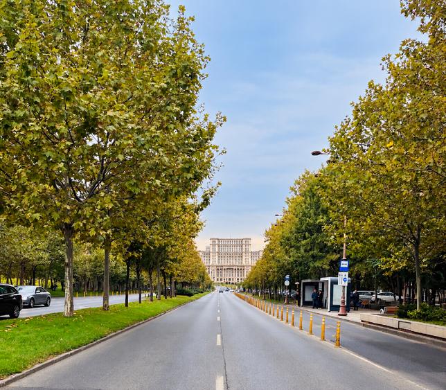 Apartament cu 2 camere semidecomandat, mobilat în Unirii