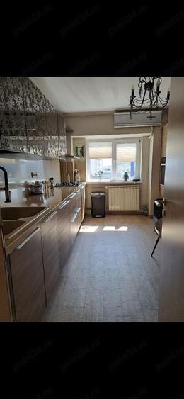 Apartament cu 4 camere decomandat, mobilat în Victoriei