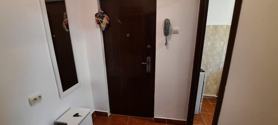 Apartament cu 2 camere nedecomandat, mobilat în 7 Noiembrie