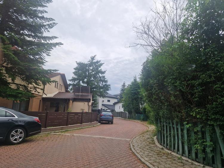 Casă cu 7 camere cu Garaj în Nord-Est