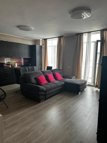 Apartament cu 3 camere semidecomandat, mobilat în Vitan-Bârzești