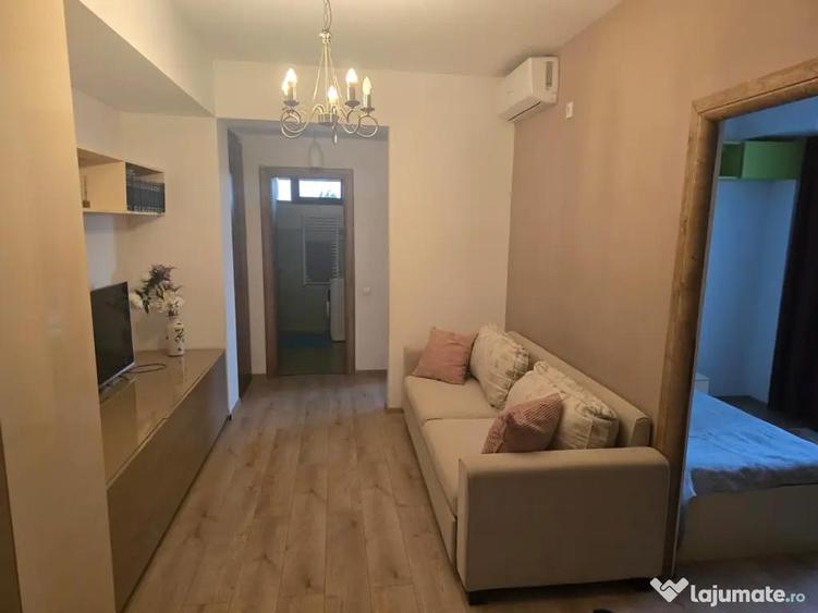 Apartament cu 3 camere nedecomandat în Vitan