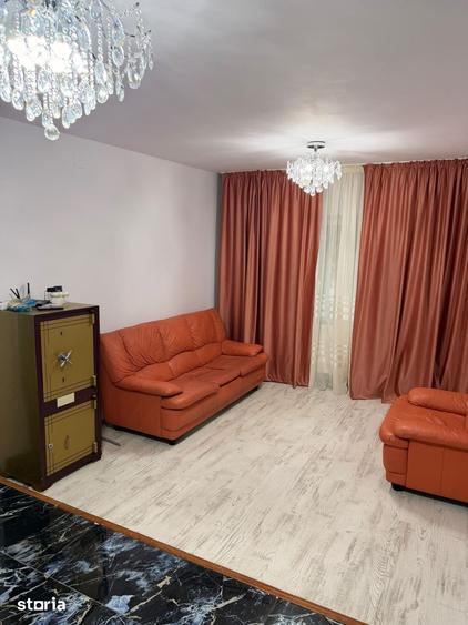 Apartament cu 4 camere decomandat în Vitan