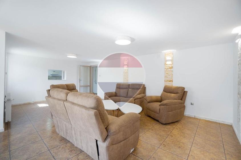 Hotel/Pensiune, de 377.5 mp, în Plaiul Foii