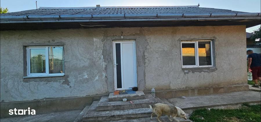 Casă cu 4 camere cu Teren 2600 Mp în Udești