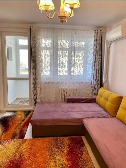 Apartament cu 3 camere semidecomandat, mobilat în Grivița