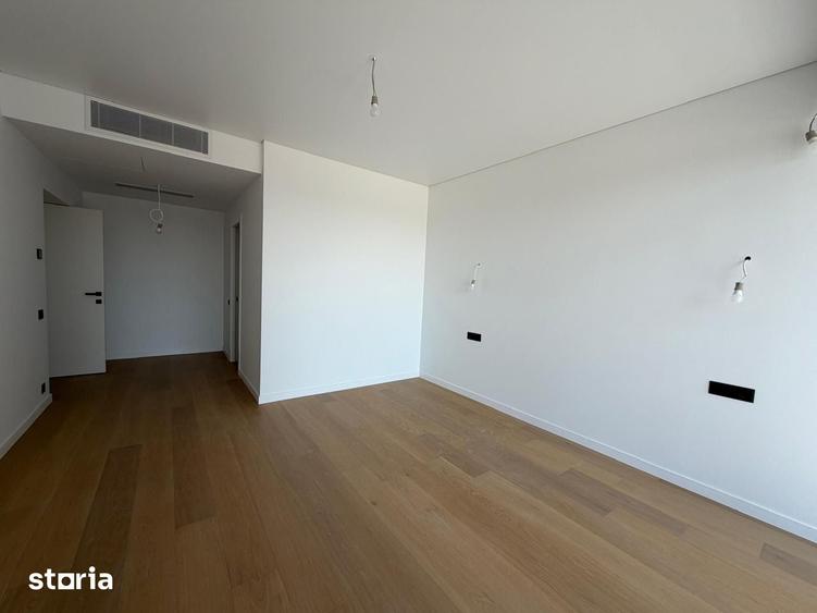 Apartament cu 4 camere decomandat în Pipera