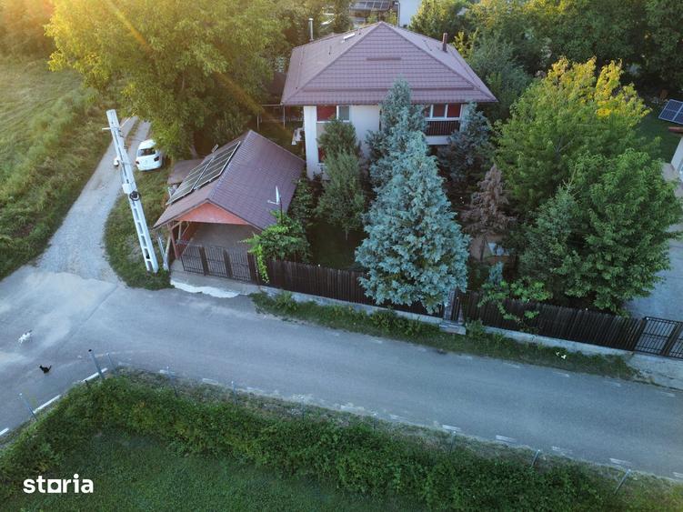 Casă cu 4 camere cu Teren 1000 Mp în Bănești