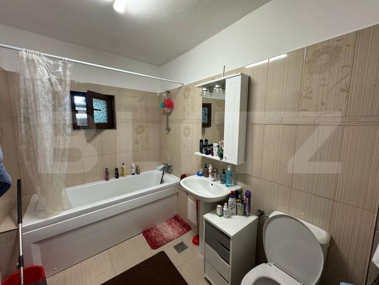 Casă individuală cu 6 camere cu Canalizare în Cristur