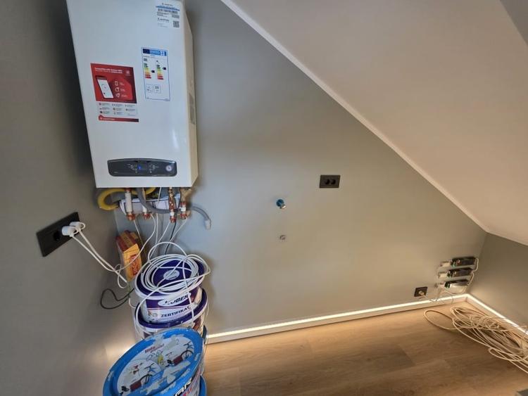 Casă individuală cu 4 camere cu Canalizare în Balciu