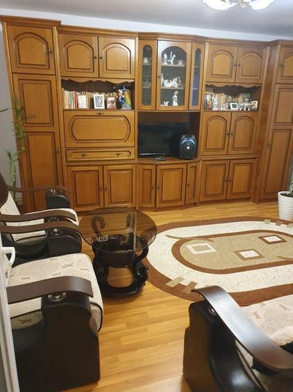 Apartament cu 3 camere decomandat în Tineretului